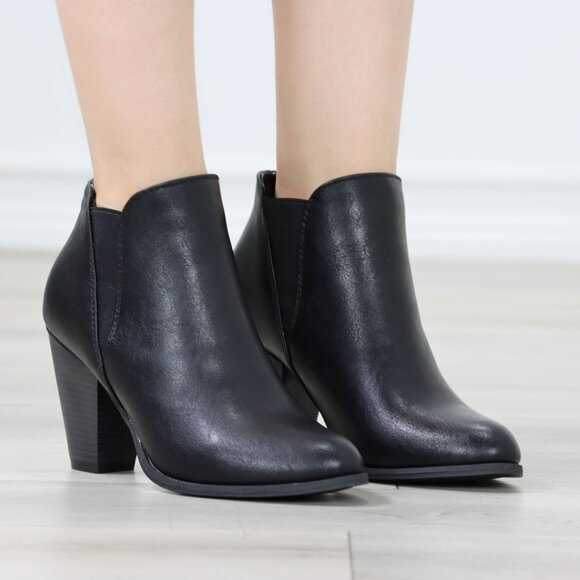 Black Faux Leather Heeled Ankle Booties Elastic Side Panels Stacked Block Heel - Picture 3 of 12